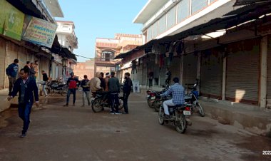 कठूमर मे मूक बधिर गैगरेप के मामले मे अखिल भारतीय विधार्थी परिषद ने किया प्रदर्शन और बाजार बंद