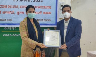 कठूमर एसडीएम रामकिशाेर मीना काे निर्वाचन क्षेत्र मे उत्कृष्ट कार्य पर किया राज्य स्तरीय पुरूस्कार से सम्मानित