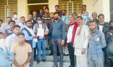 भकरी गाँव की खाली पड़ी भूमि पर हो रहे अतिक्रमण के विरोध में ग्रामवासियों ने सरपँच के नेतृत्व में सौंपा ज्ञापन