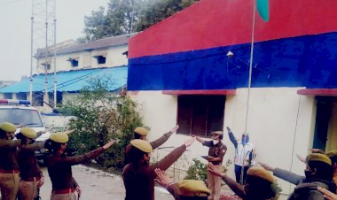 थानाध्यक्ष रेनू सिंह ने गणतंत्र दिवस के अवसर पर किया ध्वाजारोहण समस्त पुलिसकर्मियों को दिलाई शपथ