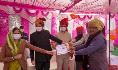 उपखंडस्तरीय गणतंत्र दिवस समारोह मे एसडीएम ने किया झण्डारोहण ,मार्चपास्ट की सलामी