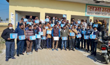 51 बीएलओ व परिवेक्षकाे काे उत्कृष्ट कार्य पर एसडीएम रामकिशाेर मीणा ने किया सम्मानित