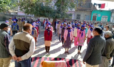 आजादी के 75 वर्ष पर महात्मा गांधी की पुण्यतिथि आयाेजित कर निकाला शांति मार्च व माैन रख किया याद