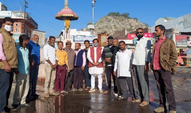 शहीद दिवस पर मनाई महात्मा गांधी की पुण्यतिथि, माैन रख किया याद