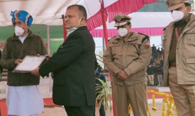 ग्राम विकास अधिकारी लक्ष्मीनारायण को कैबिनेट मंत्री विश्वेंद्र सिंह ने किया सम्मानित