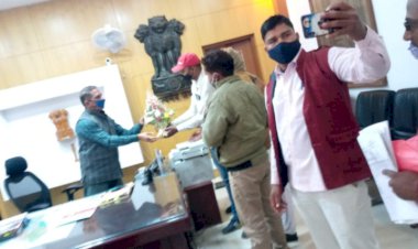 जनजाति लोगो को ओबीसी में डालने पर टी एस पी संघर्ष समिति ने उदयपुर जिला कलक्टर दिया ज्ञापन