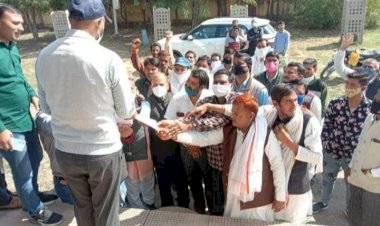 रीट परीक्षा की सीबीआई जांच की मांग को लेकर भाजपा कार्यकर्ताओं ने प्रदर्शन कर सौंपा ज्ञापन