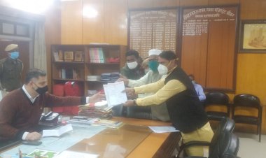 फल सब्जी थोक विक्रेता संघ ने आढ़त बढ़ाने की मांग को लेकर सौंपा ज्ञापन