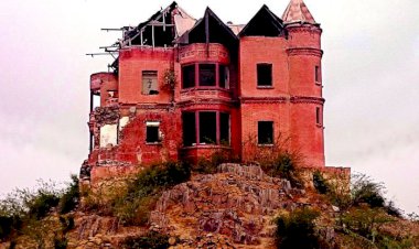 विदेशी लकड़ी व टाइल्स से बना राजशाही जमाने की शान शिकारगाह अब खंडहर में तब्दील