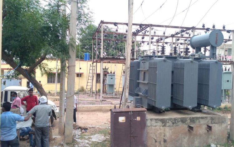 कस्बे के विधुत वितरण केन्द्र में पावर ट्रांसफार्मर बदला, दिनभर बिजली गुल