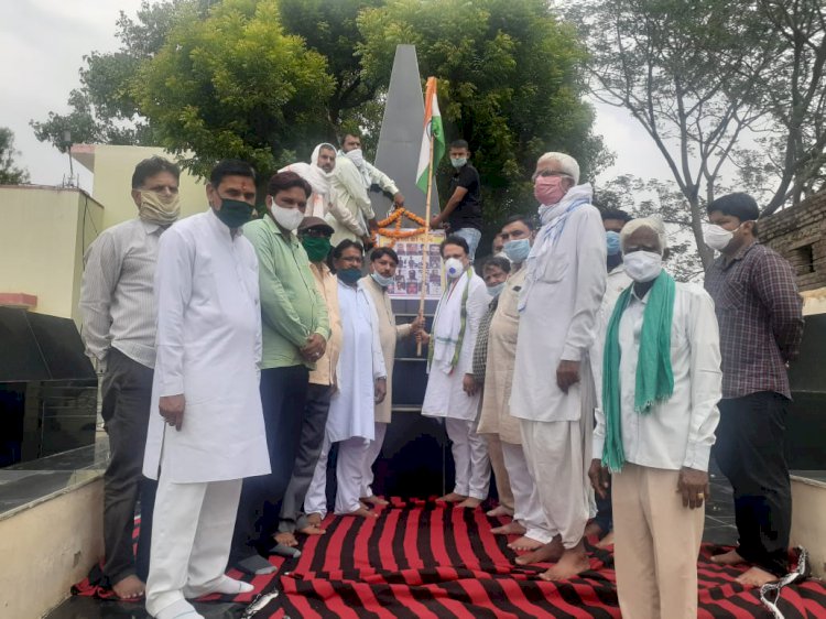 कांग्रेसी कार्यकर्ताओं ने शहीदो को सम्मान दिवस पर शहीदों को दी श्रद्धांजलि