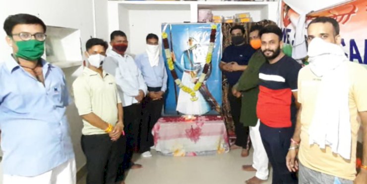 करणी सेना ने मनाया मारवाड़ के भीष्म पिता दुर्गादास राठौड़ का जन्मोत्सव