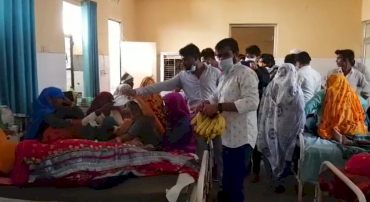 राजस्थान के पूर्व उपमुख्यमंत्री सचिन पायलट का जन्मदिन धूमधाम से मनाया मरीजों को किए फल बिस्किट मास्क वितरण