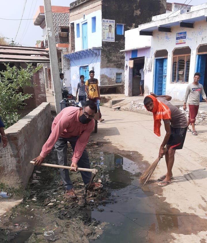 भाजपा कार्यकर्ताओं ने डीग कस्बा और ग्रामीण अंचल में चलाया सफाई अभियान