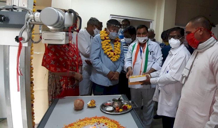 पूर्व सांसद ने राजीव गांधी चिकित्सालय अलवर मे नई डिजिटल एक्स-रे मशीन का किया उदघाटन