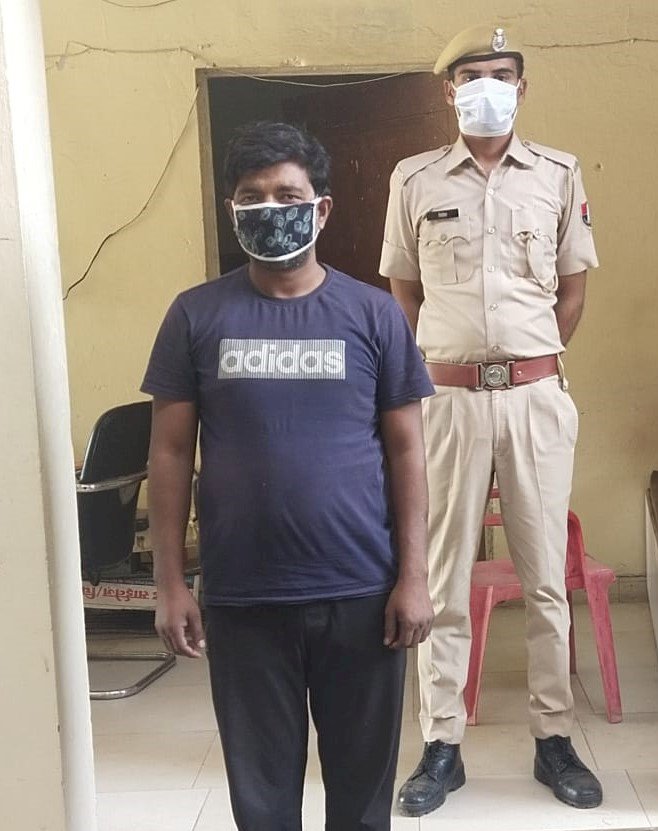 चोपानकी थाना पुलिस ने अवैध धारदार चाकू लेकर घूमने वाले शातिर बदमाश को किया गिरफ्तार