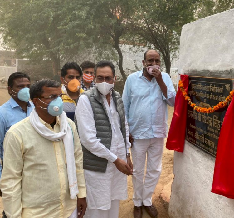डीग-कुम्हेर विधायक विश्वेंद्र सिंह  ने किया  इंटरलॉकिंग खरंजा औऱ मोक्षधाम चार दिवारी का लोकार्पण