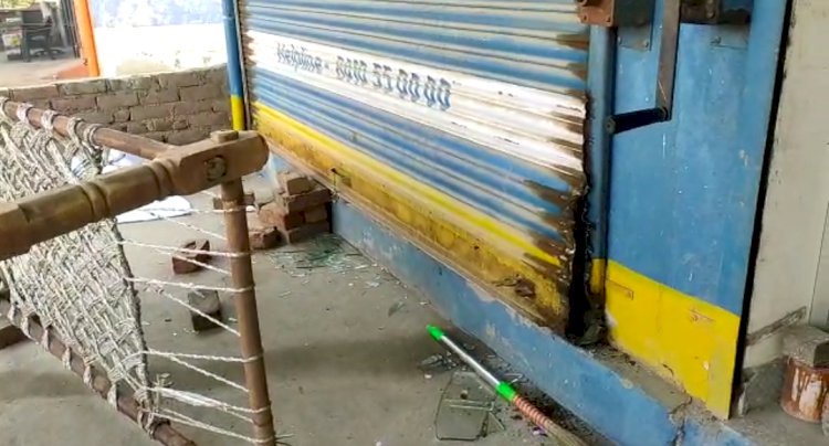 लक्ष्मणगढ़ कस्बे में कर्फ्यू में पुलिस की गश्त की खुली पोल, दुकान में चोरी कर डीवीआर सीसी कैमरे भी ले गए साथ
