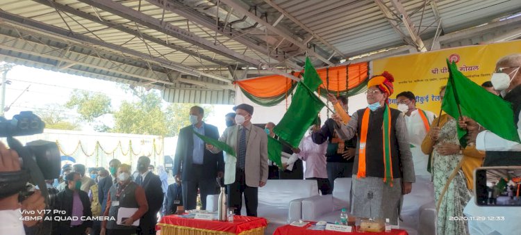 ढिगावडा पहुँच रेल मंत्री ने किया दिल्ली जयपुर रेल मार्ग पर  रेलवे विधुतीकरण लाइन का उद्घाटन