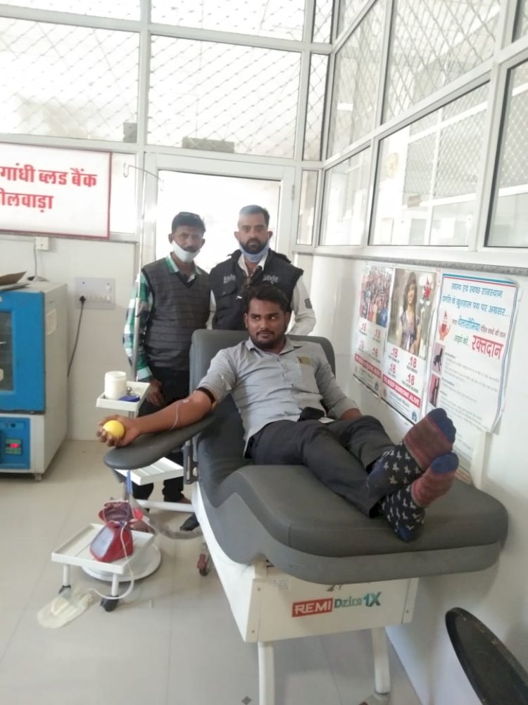 रक्तमित्र वसीम खान कायमखानी रक्त देकर बचा रहे मरीजों की जान