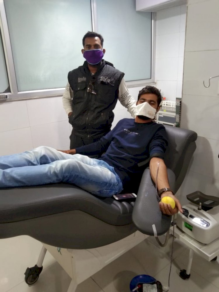 भीलवाड़ा में रक्त दाता रक्त देकर बचा रहे मरीजों की जान